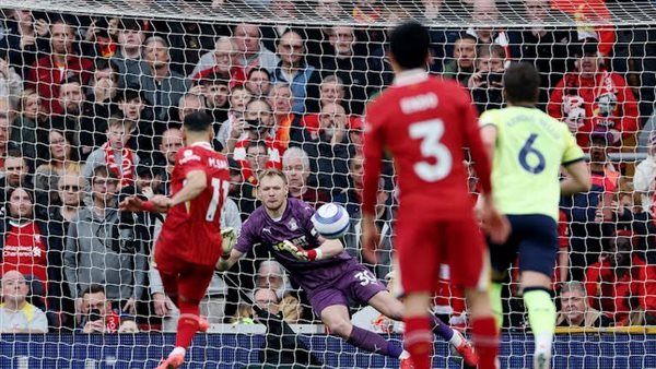 محمد صلاح يقود ليفربول لانتصار بثلاثية على ساوثهامبتون بالدوري الإنجليزي