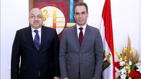 أسرة الشيخ الطبلاوى تهدى إذاعة القرآن الكريم تلاوة نادرة ومصحفًا مرتلًا لأول مرة