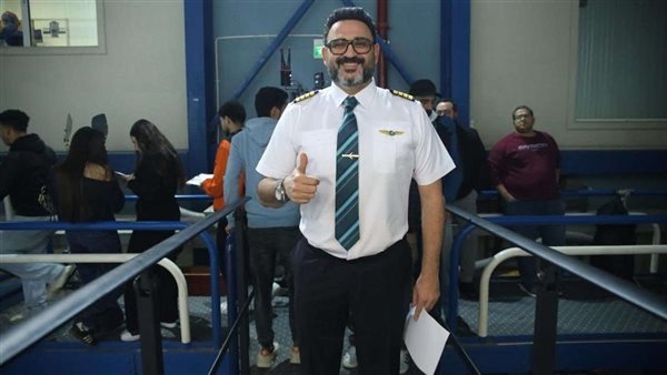أحمد عبد الوهاب: أكرم حسني حسنني بالأمان في " الكابتن".. والكوميديا صعبة