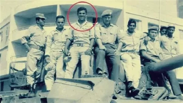 "حضن أبى عاد من جديد".. أصعب لقاء بين المصرى صائد الدبابات والسادات