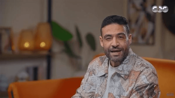 "كيس الملاكمة".. إسلام فوزى يعطى جوائز للفنانين بشكل ساخر على أدوارهم بالمسلسلات
