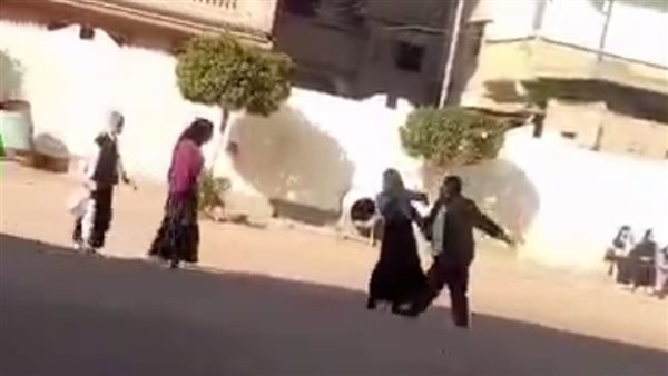 إحالة الطالبتين المعتدى عليهما بمدرسة "مستناد" بشبراخيت التعليمية إلى لجنة التحفيز الإدارى والانضباط المدرسى