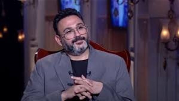 "دا واقع مش مجاملة".. أكرم حسني لـ "حبر سري": "أجر تامر حسني أعلى مني"
