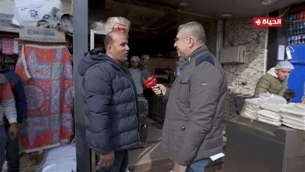 "معنديش غير الستر".. عمرو الليثي يجبر بخاطر ميرفت ويهديها 7 آلاف جنيه