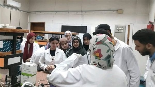 "الإسماعيلية الأهلية" تنظم زيارات لمعهد التقنية الحيوية لتعزيز مهارات الطلاب