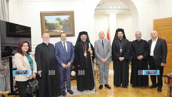 محافظ القاهرة يستقبل بطريرك الإسكندرية للأقباط الكاثوليك لتقديم التهنئة بعيد الفطر المبارك