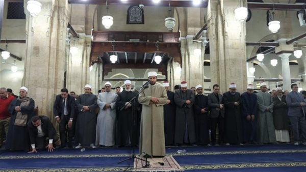 الجامع الأزهر "كامل العدد" بالمصلين في الثلث الأخير من رمضان