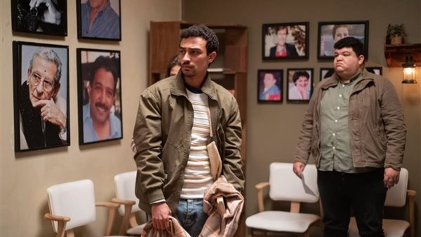أحمد غزي يعيد إحياء مشهد لأحمد زكي والمليجي في (قهوة المحطة)
