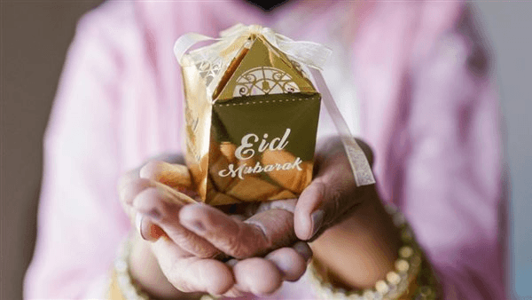 بطاقات تهنئة عيد الفطر 2025 بتصاميم رائعة وكتابة الأسماء للأحبة والأصدقاء