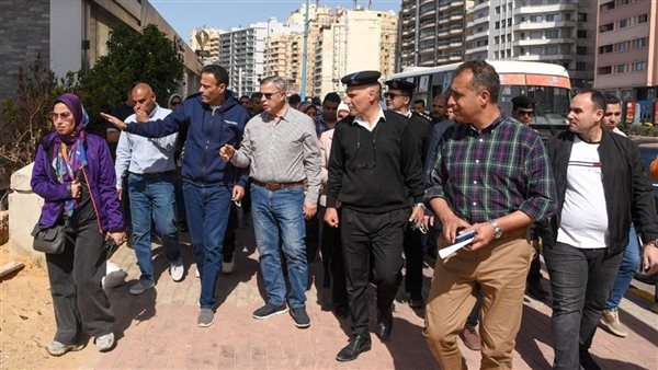 محافظ الإسكندرية يكلف رؤساء الأحياء بترميم واجهات العقارات المتهالكة المطلة على الكورنيش