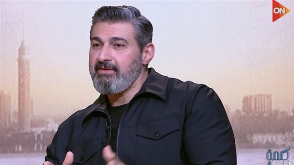 بالوشاح الفلسطينى.. ياسر جلال لأهل غزة: السلام على أنبل وأطهر شعوب الأرض