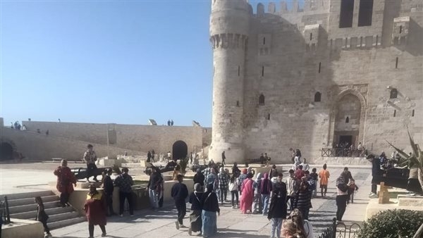 قلعة قايتباي بالإسكندرية تستقبل آلاف الزائرين خلال أيام عيد الفطر المبارك
