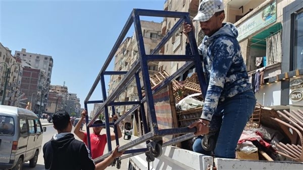 تكثيف حملات إزالة الإشغالات والتعديات بأحياء الإسكندرية (صور)