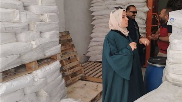 ضبط 6 طن و750 كيلو خامات دهانات مجهولة المصدر بالعاشر من رمضان
