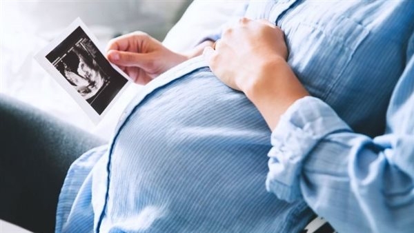 طرق آمنة لعلاج تشققات البطن خلال الحمل وتقليل علامات التمدد