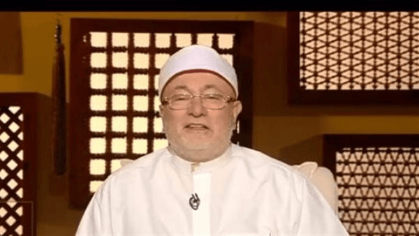 هل الصلاة تكون باطلة فى مسجد به ضريح؟.. خالد الجندى يُفجر مفاجأة
