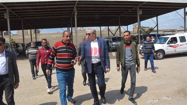 محافظ الغربية يستكمل جولته التفقدية لضمان التزام السائقين بالتعريفة الجديدة
