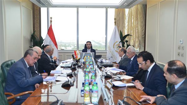 وزير التموين يعقد اجتماعًا مع شركة "الإسكندرية للزيوت والصابون" لبحث خطط التوسع