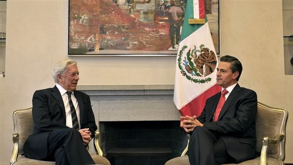 كاد ان يصبح رئيس للجمهورية وتلقى تهديدات بالقتل.. حكايات ماريو بارجاس يوسا