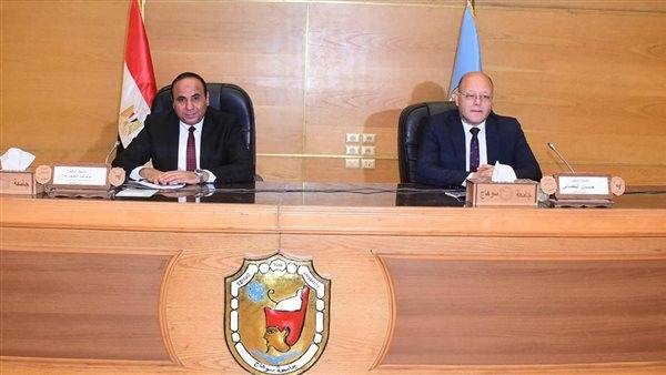 رئيس جامعة سوهاج يشيد باهتمام الرئيس بملف التحول الأخضر