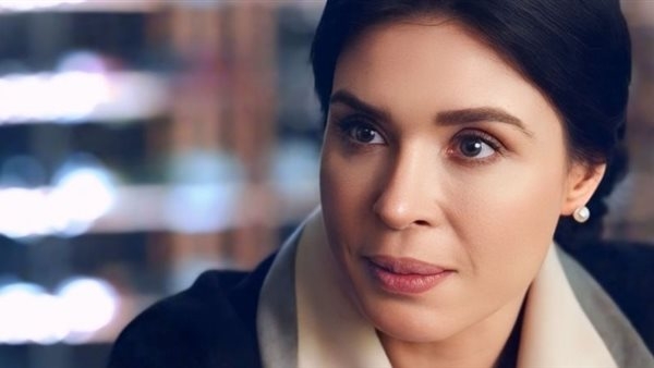 "اللي عنده معزة يلمها".. الراقصة دينا تثير جدلا برأيها عن المساكنة