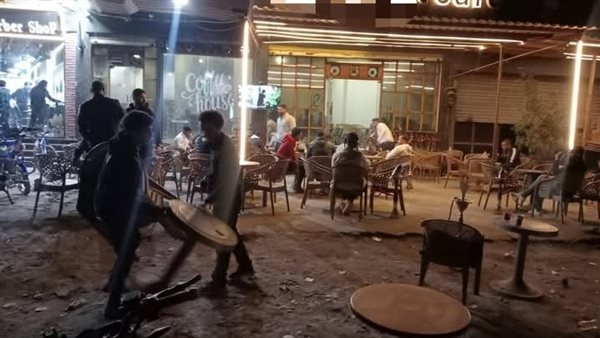 رفع تعديات الكافيهات لتسهيل حركة المرور بالمنصورة (صور)