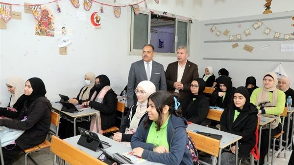 محافظ الشرقية يُتابع سير اليوم الدراسي بمدرستي السيدة خديجة وتجريبية المعلمين