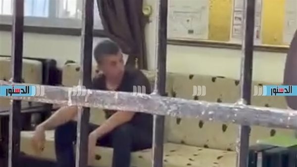 "الدستور" ينشر فيديو يظهر واقعة احتجاز واعتداء مدير مدرسة على طالب بكفر الشيخ