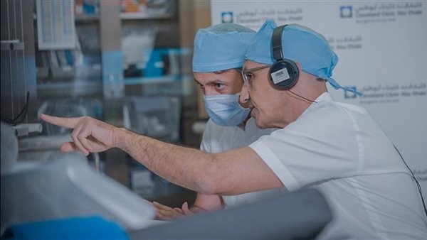لأول مرة.. طبيب مصري يحقق إنجازا عالميا بإجراء علاج بؤري لسرطان البروستات عن بُعد