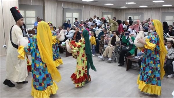 "مهرجان الجنوب" يدخل البهجة على أطفال معهد الأورام في قنا