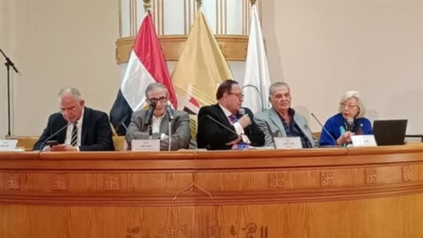 محسن جابر يكشف تفاصيل محاكاة اشعار أيمن بهجت قمر بالذكاء الاصطناعي