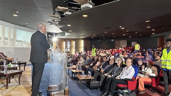 "إدريس": الأقصر لا تزال تؤكد ريادتها كمنصة دولية للحوار الثقافي والسياحي