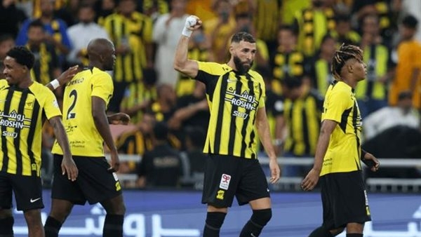الاتحاد يهزم الفيحاء ويقترب من لقب الدوري السعودي