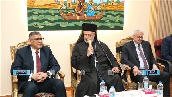 محافظ الجيزة يزور الكنيسة الكاثوليكية لتقديم التهنئة بمناسبة عيد القيامة المجيد