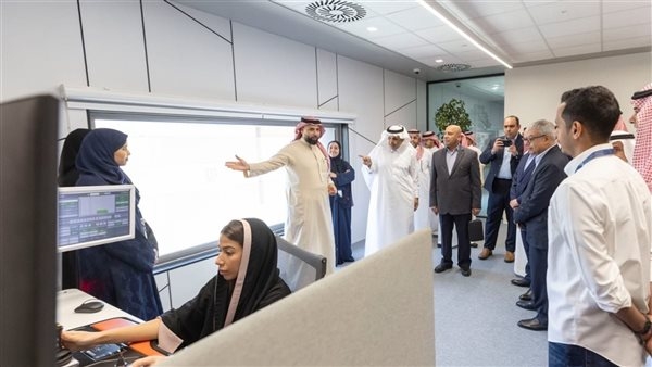 "الوزير" يتفقد ميناء جدة الإسلامي