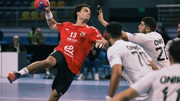 الشوط الأول: الأهلي يتقدم على الزمالك 15/12 في سوبر اليد الإفريقي