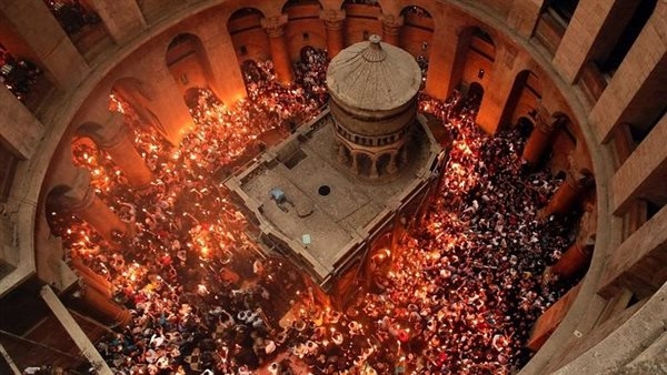 كيف يظهر النور المقدس من قبر المسيح؟