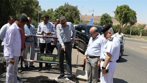 محافظ أسوان يتفقد الطريق البديل للسادات.. ويقرر فرض غرامات تصل لـ5 آلاف جنيه
