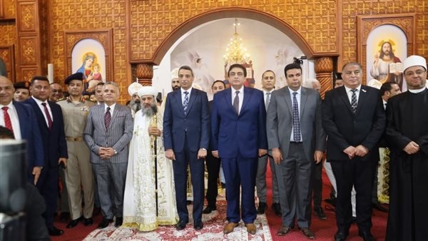 محافظ السويس يقدم التهنئة للأخوة الأقباط بمناسبة عيد القيامة المجيد