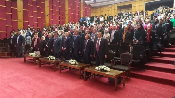 "آداب القناة" تُنظم مؤتمرا حول اللغات والعلوم الإنسانية ودورها في رقي الأمم