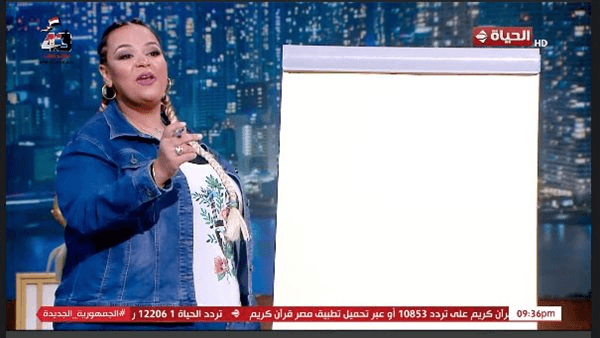 ضحك هستيري لعمرو الليثي.. "ميس ويزو" تحوّل درس الكيمياء إلى مسرحية ساخرة