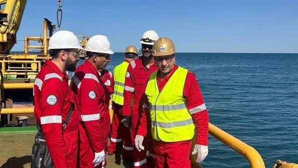 توجيه من رئيس خدمات البترول بشأن الأعمال الجارية في حقل غاز غرب البرلس