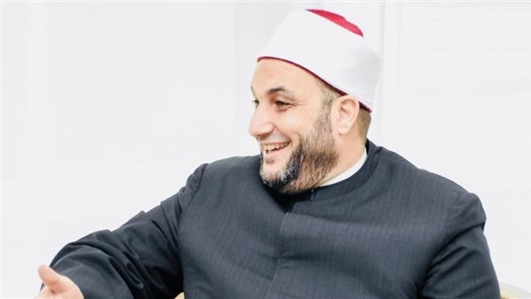 أحمد تركى: إمام المسجد ينير الطريق الصحيح للناس ويقطعه على الجماعات المتطرفة