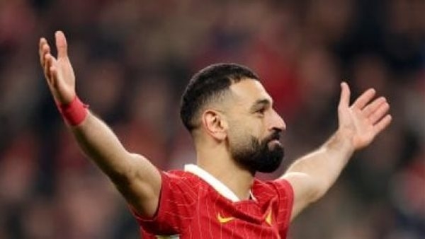 هل يتوج محمد صلاح الليلة بلقب الدوري الإنجليزي وهو في بيته؟