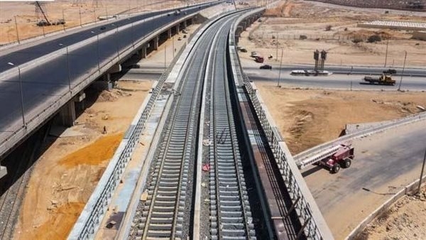 رئيس هيئة الطرق والكباري: الشركات المصرية تنفذ الخط الأول للقطار السريع