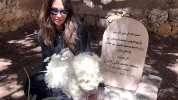 "بلا زوار".. حكاية قبر ناهد شريف الذي عاد بعد 38 عامًا من الغياب