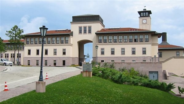 منحة جامعة كوتش 2025.. فرصة دراسية ممولة بالكامل للطلاب الدوليين فى تركيا
