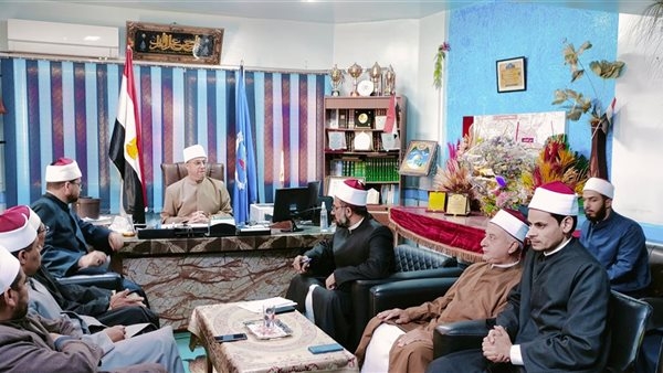 تفاصيل اجتماع وكيل وزارة الأوقاف بأئمة السويس ومديري الإدارات (صور)