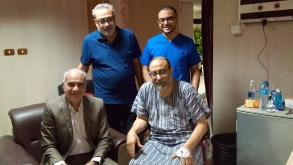 يباشر عمله من غرفة الإفاقة.. تطورات الحالة الصحية لمدير مستشفيات جامعة أسوان