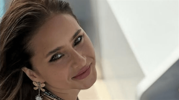 من داخل إحدى المدن الساحلية.. نيللى كريم تخطف الأنظار بعطلتها الصيفية